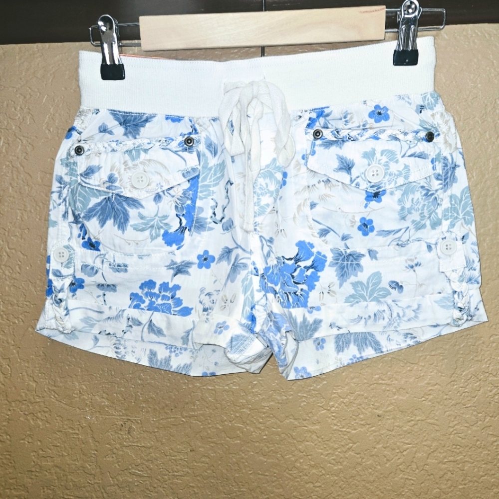 NWT White & Blue Floral Print Mossiomo Utility Style Shorts  - Juniors